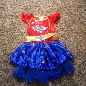 10S2.  Wonder woman costume (kids)